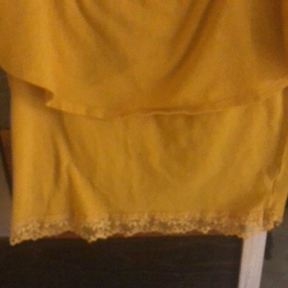 Small Ambiance Cropped Top - Picture 5 of 5